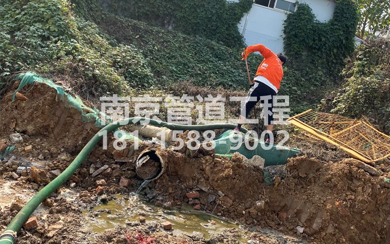 263中华门工地化粪池清理